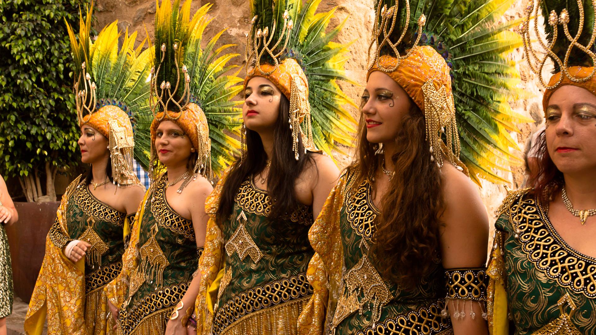 5 Top Events in Mojácar - Moorish ladies at the parade of the Fiesta de Moros y Cristianos